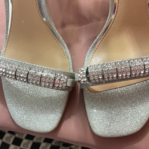 🌸Jewel Badgley Mischka Ranya Sandal🌸 - Picture 3 of 9